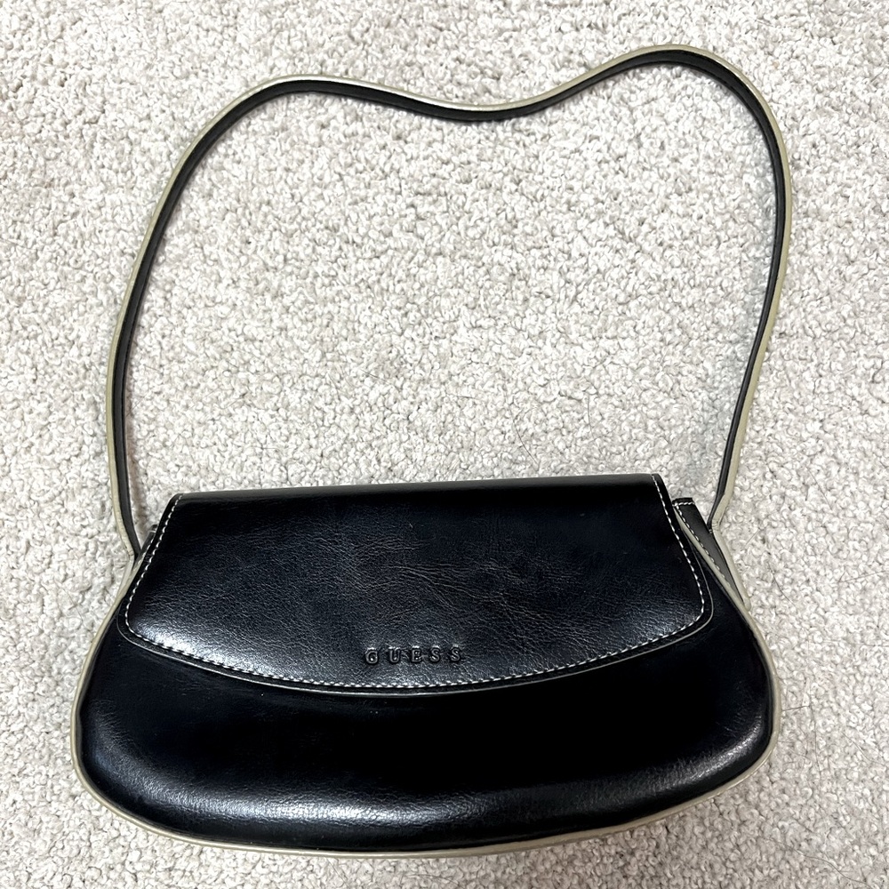 Black Guess purse in excellent condition